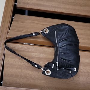 B Makowsky black leather purse